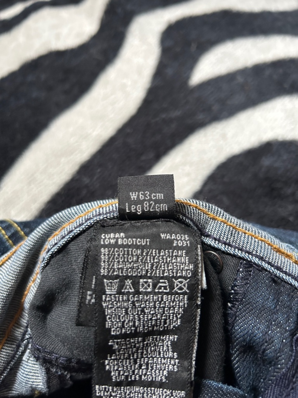 Women's 25’ Dark Blue Flared Jeans - Picture 4 of 4